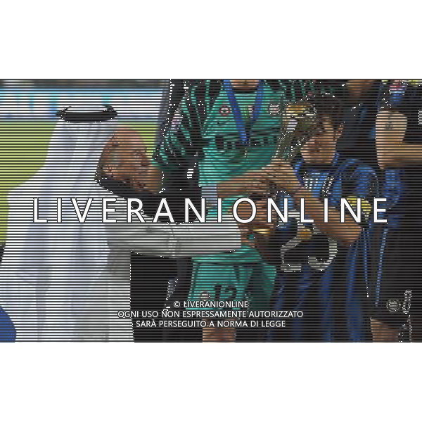 FIFA Club World Cup UAE 2010 Finale 1Á-2Á Posto Abu Dhabi (Emirati Arabi) Zayed Sports City - 18.12.2010 TP Mazembe Englebert-FC Inter Nella Foto:javier zanetti alza la coppa intercontinentale /Ph.Vitez-Ag. Aldo Liverani