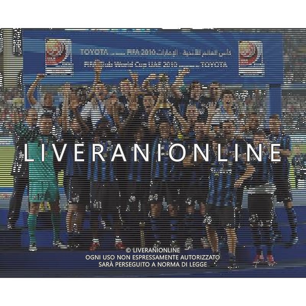 FIFA Club World Cup UAE 2010 Finale 1Á-2Á Posto Abu Dhabi (Emirati Arabi) Zayed Sports City - 18.12.2010 TP Mazembe Englebert-FC Inter Nella Foto:javier zanetti alza la coppa intercontinentale /Ph.Vitez-Ag. Aldo Liverani