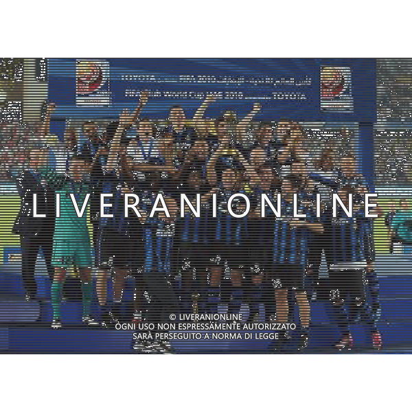 FIFA Club World Cup UAE 2010 Finale 1Á-2Á Posto Abu Dhabi (Emirati Arabi) Zayed Sports City - 18.12.2010 TP Mazembe Englebert-FC Inter Nella Foto:javier zanetti alza la coppa intercontinentale /Ph.Vitez-Ag. Aldo Liverani