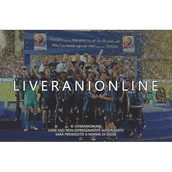 FIFA Club World Cup UAE 2010 Finale 1Á-2Á Posto Abu Dhabi (Emirati Arabi) Zayed Sports City - 18.12.2010 TP Mazembe Englebert-FC Inter Nella Foto:javier zanetti alza la coppa intercontinentale /Ph.Vitez-Ag. Aldo Liverani