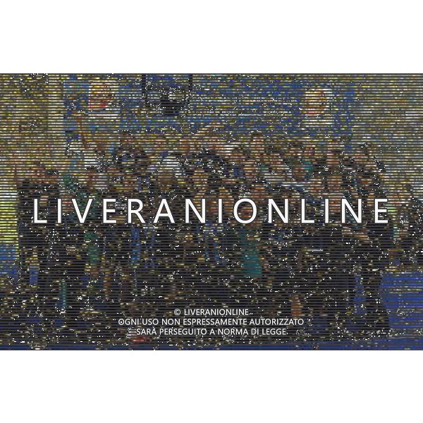 FIFA Club World Cup UAE 2010 Finale 1Á-2Á Posto Abu Dhabi (Emirati Arabi) Zayed Sports City - 18.12.2010 TP Mazembe Englebert-FC Inter Nella Foto:la squadra con la coppa intercontinentale /Ph.Vitez-Ag. Aldo Liverani