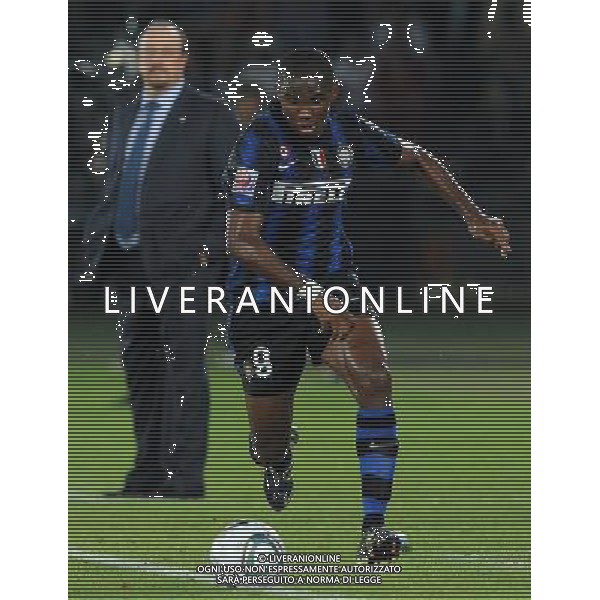 FIFA Club World Cup UAE 2010 Finale 1¡-2¡ Posto Abu Dhabi (Emirati Arabi) Zayed Sports City - 18.12.2010 TP Mazembe Englebert-FC Inter Nella Foto:eto\'o osservato da benitez /Ph.Vitez-Ag. Aldo Liverani