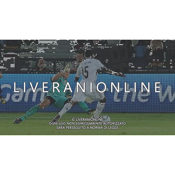 FIFA Club World Cup UAE 2010 Finale 1¡-2¡ Posto Abu Dhabi (Emirati Arabi) Zayed Sports City - 18.12.2010 TP Mazembe Englebert-FC Inter Nella Foto:occasione sventata da julio cesar /Ph.Vitez-Ag. Aldo Liverani