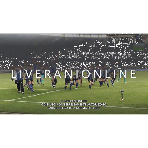 FIFA Club World Cup UAE 2010 Finale 1¡-2¡ Posto Abu Dhabi (Emirati Arabi) Zayed Sports City - 18.12.2010 TP Mazembe Englebert-FC Inter Nella Foto:la squadra esulta con la coppa /Ph.Vitez-Ag. Aldo Liverani