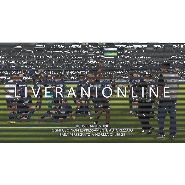 FIFA Club World Cup UAE 2010 Finale 1¡-2¡ Posto Abu Dhabi (Emirati Arabi) Zayed Sports City - 18.12.2010 TP Mazembe Englebert-FC Inter Nella Foto:la squadra esulta con la coppa /Ph.Vitez-Ag. Aldo Liverani