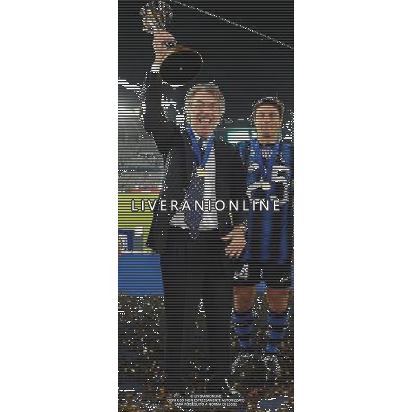 FIFA Club World Cup UAE 2010 Finale 1¡-2¡ Posto Abu Dhabi (Emirati Arabi) Zayed Sports City - 18.12.2010 TP Mazembe Englebert-FC Inter Nella massimo con la coppa intercotinentale /Ph.Vitez-Ag. Aldo Liverani