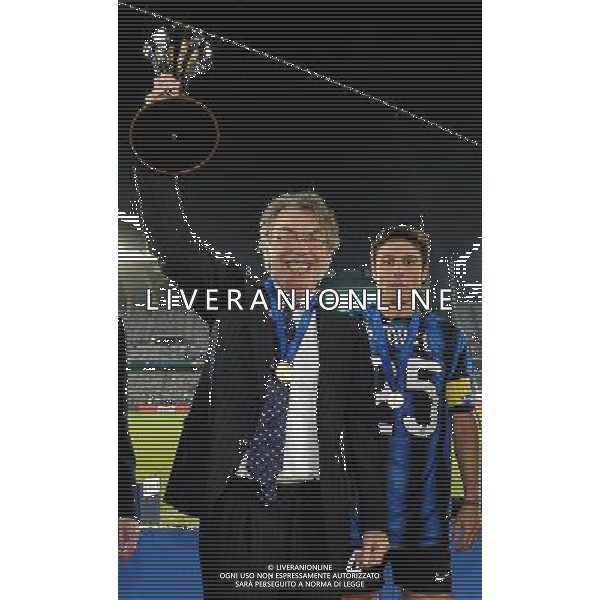 FIFA Club World Cup UAE 2010 Finale 1¡-2¡ Posto Abu Dhabi (Emirati Arabi) Zayed Sports City - 18.12.2010 TP Mazembe Englebert-FC Inter Nella Foto:moratti con la coppa intercontinentale /Ph.Vitez-Ag. Aldo Liverani