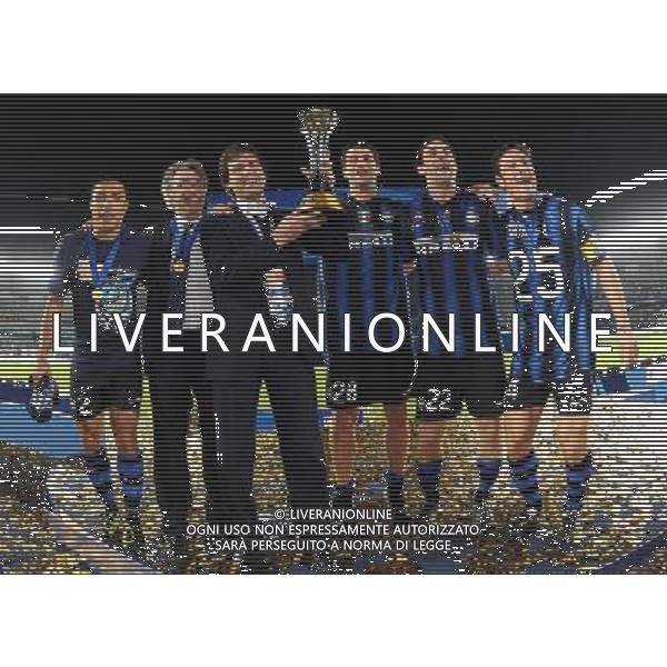 FIFA Club World Cup UAE 2010 Finale 1¡-2¡ Posto Abu Dhabi (Emirati Arabi) Zayed Sports City - 18.12.2010 TP Mazembe Englebert-FC Inter Nella Foto:massimo moratti chivu milito zanetti cordoba con la coppa intercontinentale /Ph.Vitez-Ag. Aldo Liverani