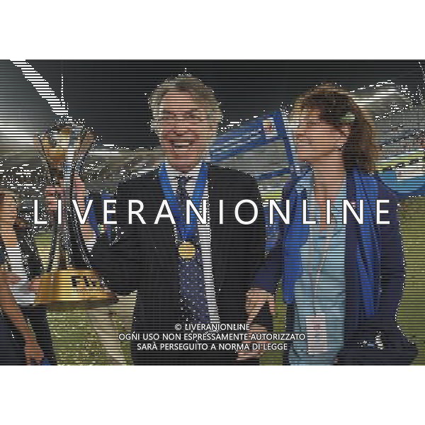 FIFA Club World Cup UAE 2010 Finale 1¡-2¡ Posto Abu Dhabi (Emirati Arabi) Zayed Sports City - 18.12.2010 TP Mazembe Englebert-FC Inter Nella Foto:moratti e la moglie milly con la coppa intercontinentale /Ph.Vitez-Ag. Aldo Liverani