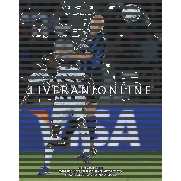 FIFA Club World Cup UAE 2010 Finale 1¡-2¡ Posto Abu Dhabi (Emirati Arabi) Zayed Sports City - 18.12.2010 TP Mazembe Englebert-FC Inter Nella Foto:Esteban Cambiasso-Amia Ekenga /Ph.Vitez-Ag. Aldo Liverani