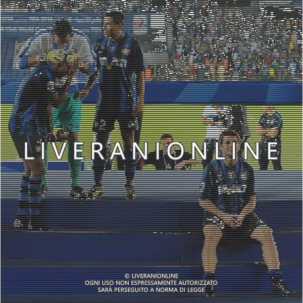 FIFA Club World Cup UAE 2010 Finale 1¡-2¡ Posto Abu Dhabi (Emirati Arabi) Zayed Sports City - 18.12.2010 TP Mazembe Englebert-FC Inter Nella Foto:Julio Cesar-Samuel Eto\'o /Ph.Vitez-Ag. Aldo Liverani