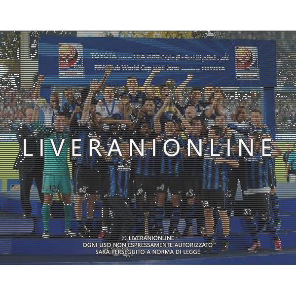 FIFA Club World Cup UAE 2010 Finale 1¡-2¡ Posto Abu Dhabi (Emirati Arabi) Zayed Sports City - 18.12.2010 TP Mazembe Englebert-FC Inter Nella Foto:Premiazione Javier Zanetti con la coppa intercontinentale /Ph.Vitez-Ag. Aldo Liverani