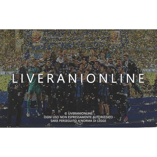 FIFA Club World Cup UAE 2010 Finale 1¡-2¡ Posto Abu Dhabi (Emirati Arabi) Zayed Sports City - 18.12.2010 TP Mazembe Englebert-FC Inter Nella Foto:Premiazione Javier Zanetti con la coppa intercontinentale /Ph.Vitez-Ag. Aldo Liverani