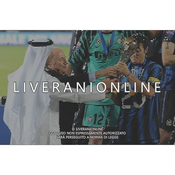 FIFA Club World Cup UAE 2010 Finale 1¡-2¡ Posto Abu Dhabi (Emirati Arabi) Zayed Sports City - 18.12.2010 TP Mazembe Englebert-FC Inter Nella Foto:Premiazione Javier Zanetti con la coppa intercontinentale /Ph.Vitez-Ag. Aldo Liverani