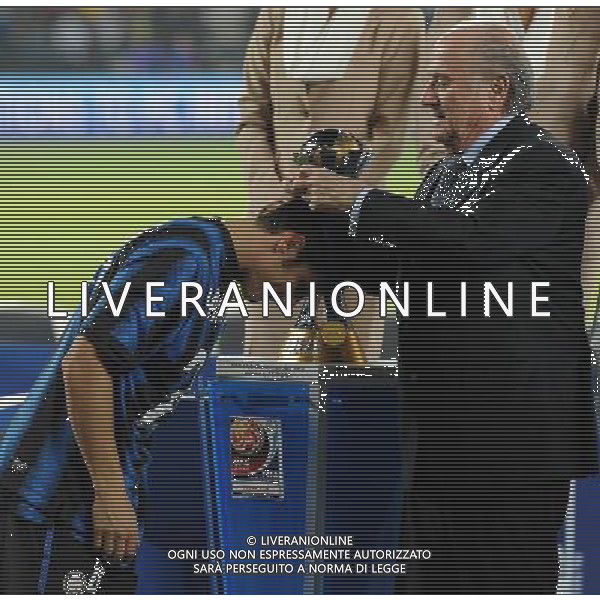 FIFA Club World Cup UAE 2010 Finale 1¡-2¡ Posto Abu Dhabi (Emirati Arabi) Zayed Sports City - 18.12.2010 TP Mazembe Englebert-FC Inter Nella Foto:Javier Zanetti-Joseph Blatter /Ph.Vitez-Ag. Aldo Liverani