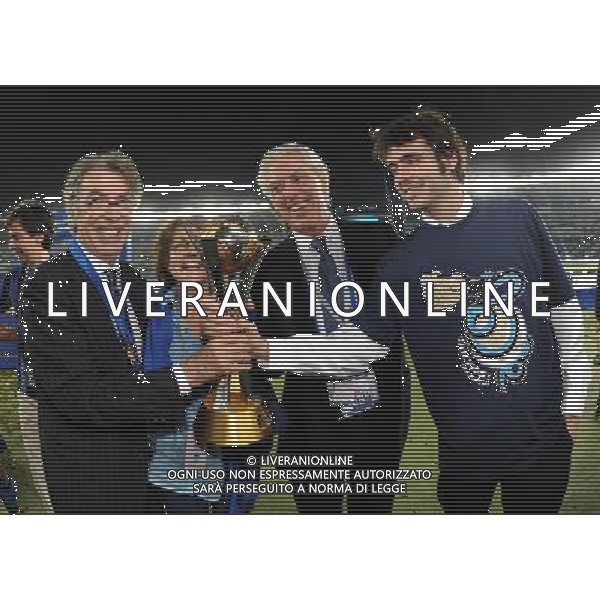 FIFA Club World Cup UAE 2010 Finale 1¡-2¡ Posto Abu Dhabi (Emirati Arabi) Zayed Sports City - 18.12.2010 TP Mazembe Englebert-FC Inter Nella Foto:Massimo Moratti-Emila Bossi-Tronchetti Provera-Giovanni Moratti con la coppa intercontinentale /Ph.Vitez-Ag. Aldo Liverani