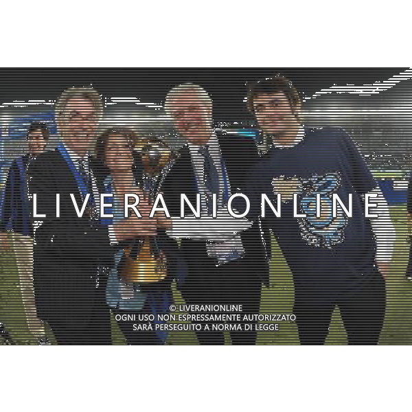 FIFA Club World Cup UAE 2010 Finale 1¡-2¡ Posto Abu Dhabi (Emirati Arabi) Zayed Sports City - 18.12.2010 TP Mazembe Englebert-FC Inter Nella Foto:Massimo Moratti-Emila Bossi-Tronchetti Provera-Giovanni Moratti con la coppa intercontinentale /Ph.Vitez-Ag. Aldo Liverani