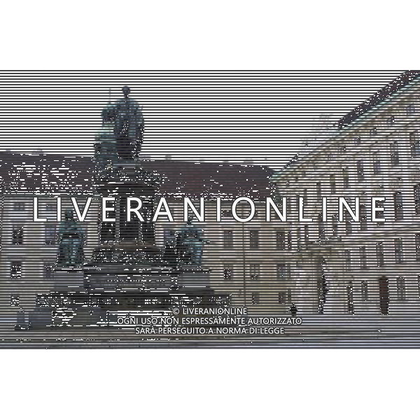 VIENNA 31/12/2003 NELLA FOTO:CORTILE INTERNO NEL HOFBURG CON STATUA DEDICATA A FRANCESCOII FOTO PAOLA GARBUIO-AGENZIA ALDO LIVERANI