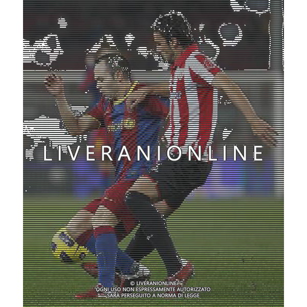 FC Barcelona\'s Andres Iniesta (l) and Atletic de Bilbao\'s Koikili Lertxundi during King\'s Cup of Spain match.December 21,2010. (ALTERPHOTOS/Acero) - ALFAQUI - AG. ALDO LIVERANI SAS ITALY ONLY PARTITA CALCIO BARCELLONA vs ATLETICO DI BILBAO: COPPA DEL RE SPAGNA 2010