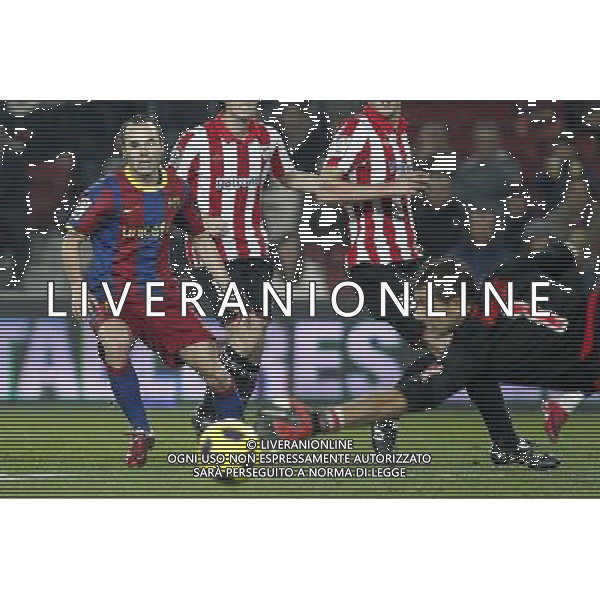 FC Barcelona\'s Andres Iniesta (l) and Atletic de Bilbao\'s Gorka Iraizoz during King\'s Cup of Spain match.December 21,2010. (ALTERPHOTOS/Acero) - ALFAQUI - AG. ALDO LIVERANI SAS ITALY ONLY PARTITA CALCIO BARCELLONA vs ATLETICO DI BILBAO: COPPA DEL RE SPAGNA 2010