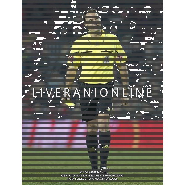 The referee Antonio Miguel Mateu-Lahoz during King\'s Cup of Spain match.December 21,2010. (ALTERPHOTOS/Acero) - ALFAQUI - AG. ALDO LIVERANI SAS ITALY ONLY PARTITA CALCIO BARCELLONA vs ATLETICO DI BILBAO: COPPA DEL RE SPAGNA 2010