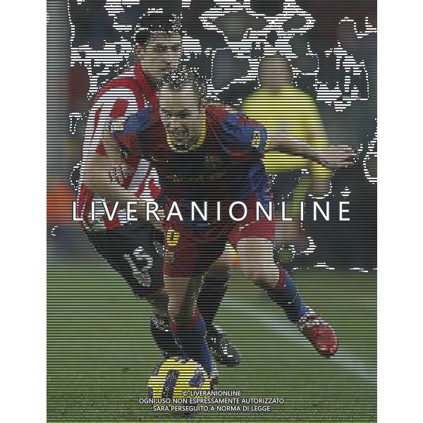 FC Barcelona\'s Andres Iniesta (f) and Atletic de Bilbao\'s Andoni Iraola during King\'s Cup of Spain match.December 21,2010. (ALTERPHOTOS/Acero) - ALFAQUI - AG. ALDO LIVERANI SAS ITALY ONLY PARTITA CALCIO BARCELLONA vs ATLETICO DI BILBAO: COPPA DEL RE SPAGNA 2010