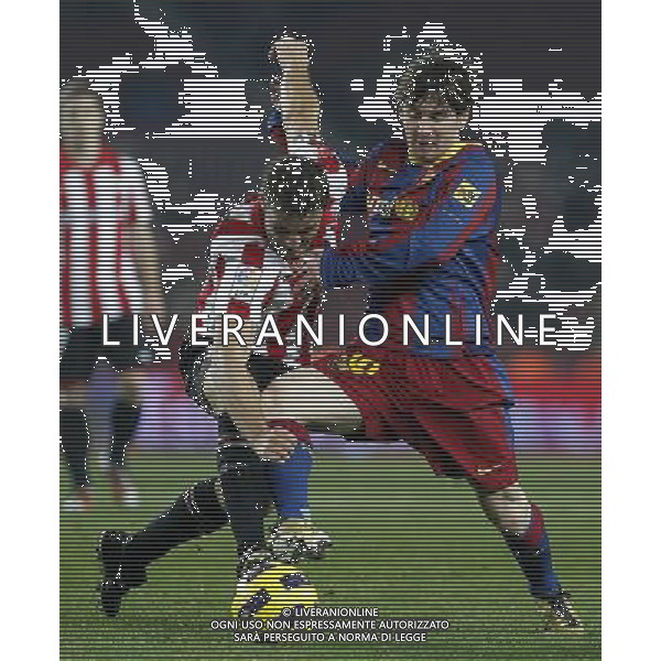 FC Barcelona\'s Leo Messi (r) and Atletic de Bilbao\'s Carlos Gurpegui during King\'s Cup of Spain match.December 21,2010. (ALTERPHOTOS/Acero) - ALFAQUI - AG. ALDO LIVERANI SAS ITALY ONLY PARTITA CALCIO BARCELLONA vs ATLETICO DI BILBAO: COPPA DEL RE SPAGNA 2010