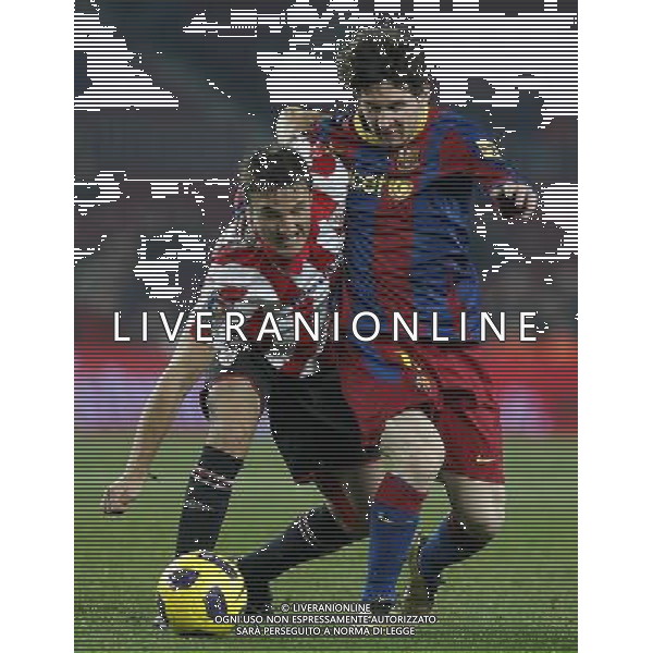 FC Barcelona\'s Leo Messi (r) and Atletic de Bilbao\'s Carlos Gurpegui during King\'s Cup of Spain match.December 21,2010. (ALTERPHOTOS/Acero) - ALFAQUI - AG. ALDO LIVERANI SAS ITALY ONLY PARTITA CALCIO BARCELLONA vs ATLETICO DI BILBAO: COPPA DEL RE SPAGNA 2010