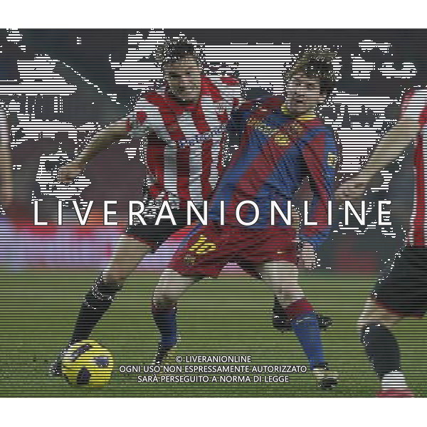 FC Barcelona\'s Leo Messi (r) and Atletic de Bilbao\'s Carlos Gurpegui during King\'s Cup of Spain match.December 21,2010. (ALTERPHOTOS/Acero) - ALFAQUI - AG. ALDO LIVERANI SAS ITALY ONLY PARTITA CALCIO BARCELLONA vs ATLETICO DI BILBAO: COPPA DEL RE SPAGNA 2010