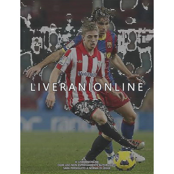 Atletic de Bilbao\'s Iker Muniain (f) and FC Barcelona\'s Maxwell during King\'s Cup of Spain match.December 21,2010. (ALTERPHOTOS/Acero) - ALFAQUI - AG. ALDO LIVERANI SAS ITALY ONLY PARTITA CALCIO BARCELLONA vs ATLETICO DI BILBAO: COPPA DEL RE SPAGNA 2010