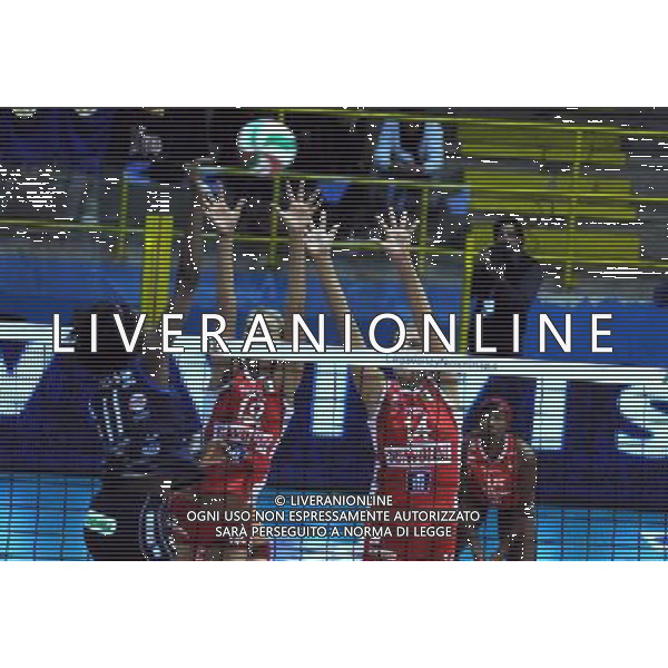 PAVIA 22/12/2010 PALARAVIZZA 15a EDIZIONE SUPER COPPA PALLAVOLO FEMMINILE SCAVOLINI VOLLEY PESARO Vs PIETRO CARNAGHI VILLA CORTESE NELLA FOTO MANON FLIER E MARTINA GUIGGI FOTO ROMANO/AG ALDO LIVERANI