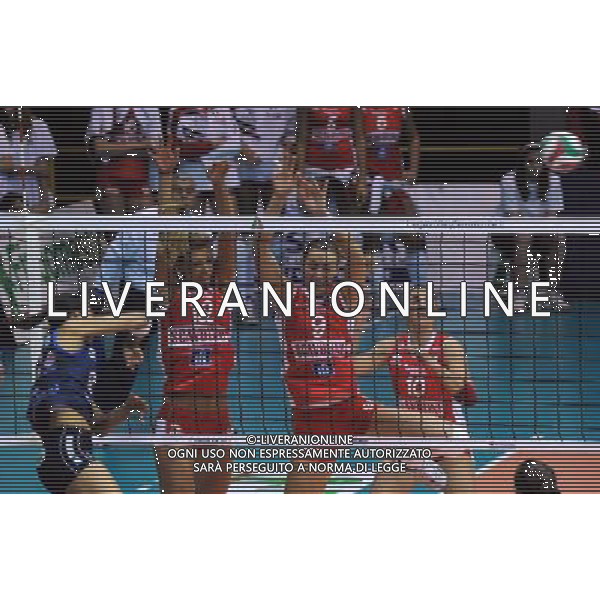 PAVIA 22/12/2010 PALARAVIZZA 15a EDIZIONE SUPER COPPA PALLAVOLO FEMMINILE SCAVOLINI VOLLEY PESARO Vs PIETRO CARNAGHI VILLA CORTESE NELLA FOTO ELIZA MANZANO E MANON FLIER FOTO ROMANO/AG ALDO LIVERANI