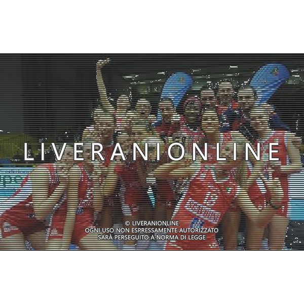 PAVIA 22/12/2010 PALARAVIZZA 15a EDIZIONE SUPER COPPA PALLAVOLO FEMMINILE SCAVOLINI VOLLEY PESARO Vs PIETRO CARNAGHI VILLA CORTESE NELLA FOTO LA SQUADRA VINCITRICE FOTO ROMANO/AG ALDO LIVERANI