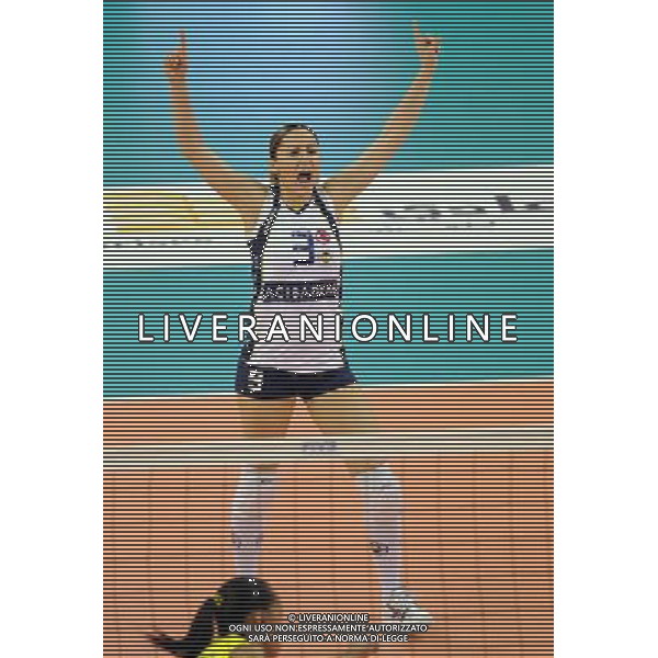 (101222) -- DOHA, Dec. 22, 2010 () -- Nihan Yeldan Guneyligil of Fenerbahce of Turkey celebrates for a score during the final at the 2010 FIVB women\'s club world championships against Sollys Osasco of Brazil in Doha, capital of Qatar, Dec. 21, 2010. Fenerbahce won 3-0 to claim the champion. (/Chen Shaojin) ©photoshot/Agenzia Aldo Liverani Sas - ITALY ONLY - Fenerbahce (Turchia) - Sollys Osasco (Brasile) Volley finale femminile campionato mondiale per club 2010 FIVB a Doha, capitale del Qatar, 21 dicembre 2010. Fenerbahce campione ha vinto 3-0. 