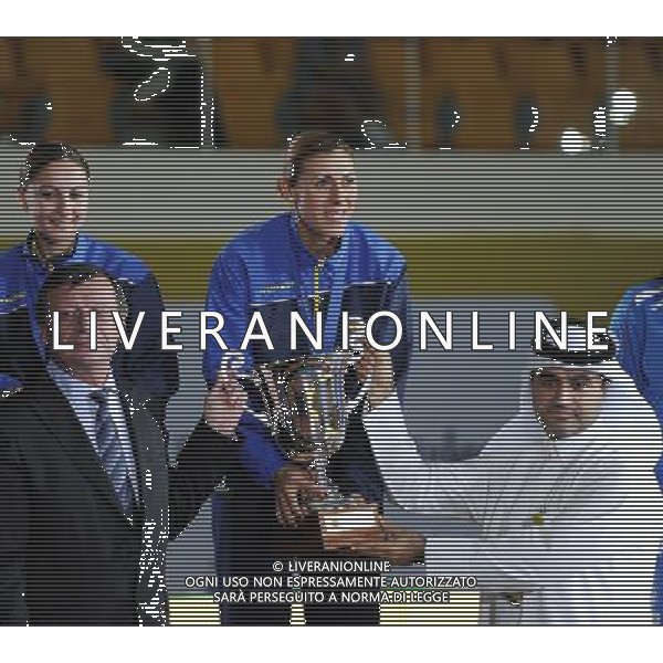(101222) -- DOHA, Dec. 22, 2010 () -- Captain Cigdem Rasna (C) of Fenerbahce of Turkey receives the trophy during the awarding ceremony of the final at the 2010 FIVB women\'s club world championships against Sollys Osasco of Brazil in Doha, capital of Qatar, Dec. 21, 2010. Fenerbahce won 3-0 to claim the champion. (/Chen Shaojin) ©photoshot/Agenzia Aldo Liverani Sas - ITALY ONLY - Fenerbahce (Turchia) - Sollys Osasco (Brasile) Volley finale femminile campionato mondiale per club 2010 FIVB a Doha, capitale del Qatar, 21 dicembre 2010. Fenerbahce campione ha vinto 3-0. 