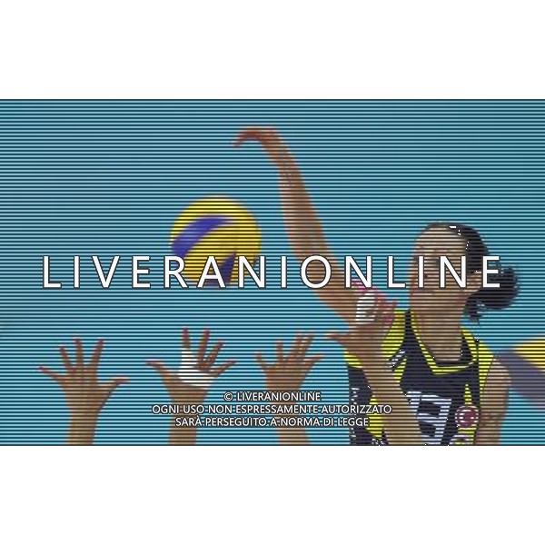 (101222) -- DOHA, Dec. 22, 2010 () -- Natasa Osmokrovic of Fenerbahce of Turkey competes during the final at the 2010 FIVB women\'s club world championships against Sollys Osasco of Brazil in Doha, capital of Qatar, Dec. 21, 2010. Fenerbahce won 3-0 to claim the champion. (/Chen Shaojin) ©photoshot/Agenzia Aldo Liverani Sas - ITALY ONLY - Fenerbahce (Turchia) - Sollys Osasco (Brasile) Volley finale femminile campionato mondiale per club 2010 FIVB a Doha, capitale del Qatar, 21 dicembre 2010. Fenerbahce campione ha vinto 3-0. 