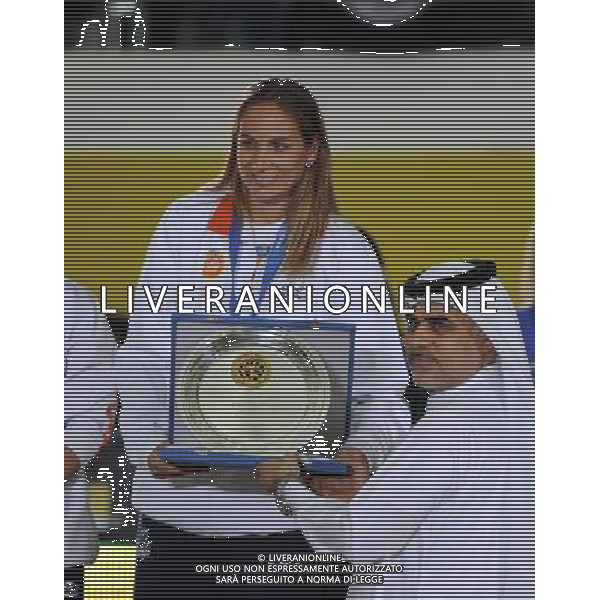 (101222) -- DOHA, Dec. 22, 2010 () -- Captain Carolina Albuquerque (above) of Sollys Osasco of Brazil receives the trophy during the awarding ceremony of the final at the 2010 FIVB women\'s club world championships against Fenerbahce of Turkey in Doha, capital of Qatar, Dec. 21, 2010. Sollys Osasco lost 0-3 to take the 2nd place. (/Chen Shaojin) ©photoshot/Agenzia Aldo Liverani Sas - ITALY ONLY - Fenerbahce (Turchia) - Sollys Osasco (Brasile) Volley finale femminile campionato mondiale per club 2010 FIVB a Doha, capitale del Qatar, 21 dicembre 2010. Fenerbahce campione ha vinto 3-0. 