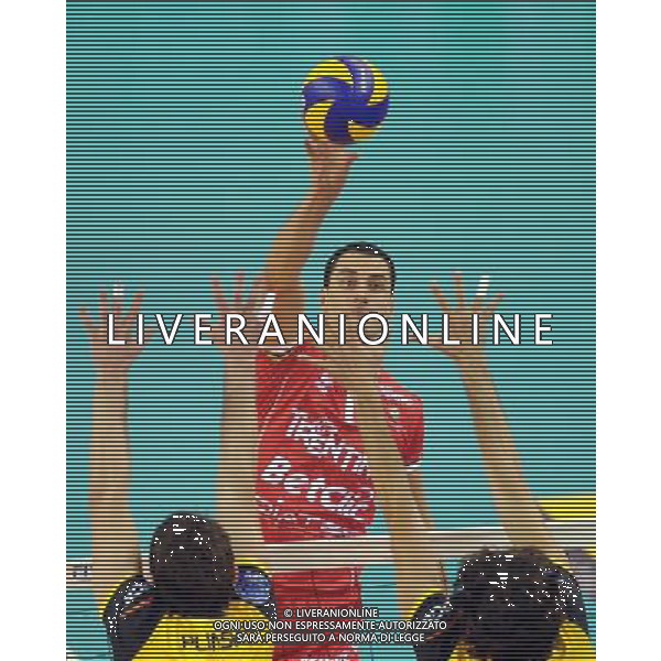 (101222) -- DOHA, Dec. 22, 2010 () -- Matey Kaziyski (above) of Trentino BetClic of Italy competes during the final at the 2010 FIVB men\'s club world championships against PGE Skra Belchatow of Poland in Doha, capital of Qatar, Dec. 21, 2010. Trentino BetClic won 3-1 to claim the champion. (/Chen Shaojin) ©photoshot/Agenzia Aldo Liverani Sas - ITALY ONLY - Trentino BetClic (Italia) - PGE Skra Belchatow (Polonia) finale maschile campionati mondiale per club 2010 FIVB a Doha, capitale del Qatar, 21 dicembre 2010. Trentino BetClic e\' campione ha vinto 3-1.