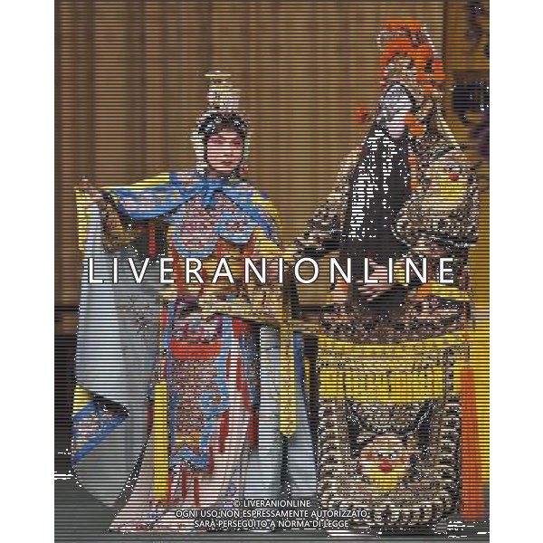 Guangxi Zhuang - Artisti da compagnia dell\'Opera di Pechino Mei Lanfang si esibiscono durante uno spettacolo nella capitale della Cina sud-occidentale di Guangxi Zhuang Regione Autonoma, 24 dicembre, 2010. Mei Lanfang era un maestro tardo Pechinese del Teatro dell\' Opera della Cina. (/ giugno Liu) AG. ALDO LIVERANI SAS ITALY ONLY
