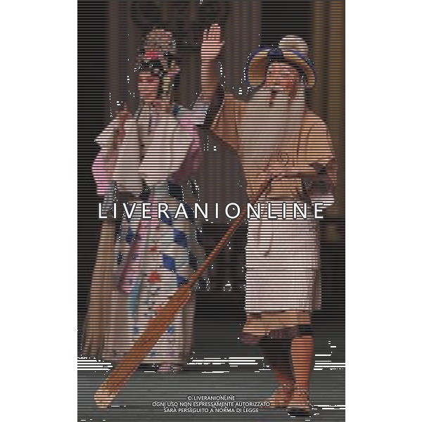 Guangxi Zhuang - Artisti da compagnia dell\'Opera di Pechino Mei Lanfang si esibiscono durante uno spettacolo nella capitale della Cina sud-occidentale di Guangxi Zhuang Regione Autonoma, 24 dicembre, 2010. Mei Lanfang era un maestro tardo Pechinese del Teatro dell\' Opera della Cina. (/ giugno Liu) AG. ALDO LIVERANI SAS ITALY ONLY