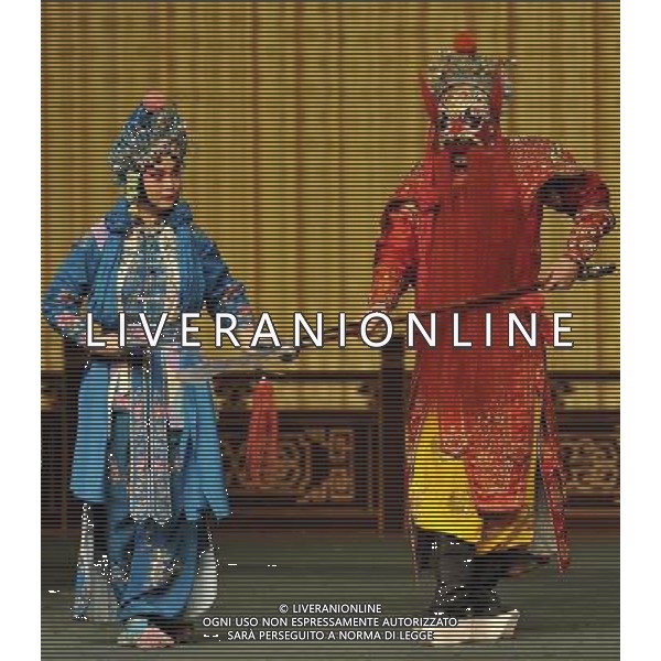 Guangxi Zhuang - Artisti da compagnia dell\'Opera di Pechino Mei Lanfang si esibiscono durante uno spettacolo nella capitale della Cina sud-occidentale di Guangxi Zhuang Regione Autonoma, 24 dicembre, 2010. Mei Lanfang era un maestro tardo Pechinese del Teatro dell\' Opera della Cina. (/ giugno Liu) AG. ALDO LIVERANI SAS ITALY ONLY