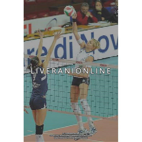 Findomestic Volley Cup - Campionato Pallavolo Serie A1 Femminile Novara - 19/12/2010 Asystel Novara - MC Carnaghi Villa Cortese nella foto: Sara Anzanello (MC Carnaghi Villa Cortese) foto Garavaglia - ag. Aldo Liverani sas