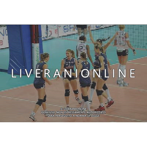 Findomestic Volley Cup - Campionato Pallavolo Serie A1 Femminile Novara - 19/12/2010 Asystel Novara - MC Carnaghi Villa Cortese nella foto: le giocatrici dell\'Asystel Novara foto Garavaglia - ag. Aldo Liverani sas