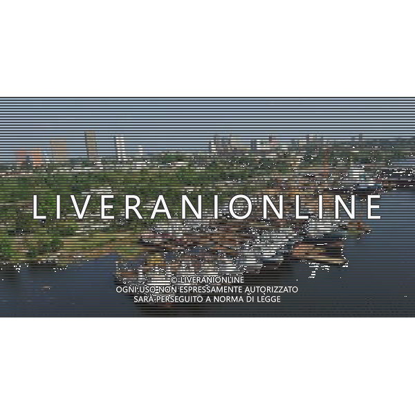 (101230) -- ABIDJAN, Dec. 30, 2010 () -- The photo taken on Dec. 27, 2010 shows a bird\'s eye view of Abidjan, the economic capital of Cote d\'Ivoire. Since the presidential run-off on Nov. 28, Cote d\'Ivoire has been in political gridlock with both Laurent Gbagbo and Alassane Ouattara sworn in as president. (/Zhao Yingquan) (wjd) ©photoshot/Agenzia Aldo Liverani Sas - ITALY ONLY - Veduta panoramica aerea di Abidjan, la capitale economica della Costa d\'Avorio 30/12/2010
