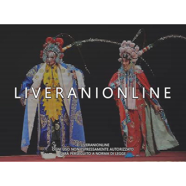 (101230) -- TAIPEI, Dec. 30, 2010 () -- Troupers of Kuo Kuang Chinese Opera Company perform during a rehearsal of the new year Peking Opera performance in Taipei, south China\'s Taiwan, Dec. 30, 2010. The troupe will stage four Peking Opera shows to greet the coming 2011.(/Wu Ching-teng) (zgp) ©photoshot/Agenzia Aldo Liverani Sas - ITALY ONLY - Danzatori della Compagnia Kuo Kuang durante le prove del nuovo anno a Taipei, nel sud della Cina Taiwan, 30 dic 2010. La compagnia mettera\' in scena quattro spettacoli dell\'Opera di Pechino per salutare l\'arrivo del 2011.