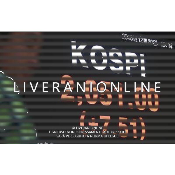 (101230) -- SEOUL, Dec. 30, 2010 () -- The Korea Composite Stock Price Index (KOSPI) are displayed at the Korea Exchange in Seoul, South Korea on Dec. 30, 2010. The benchmark KOSPI gained 7.51 points to close at 2,051 on this year\'s final trading session on Dec. 30, the highest close since Nov. 6, 2007. (/Park Jin Hee) (cl) ©PHOTOSHOT/Agenzia Aldo Liverani Sas - ITALY ONLY - AGENTI, OPERATORI E INVESTITORI DELLA BORSA