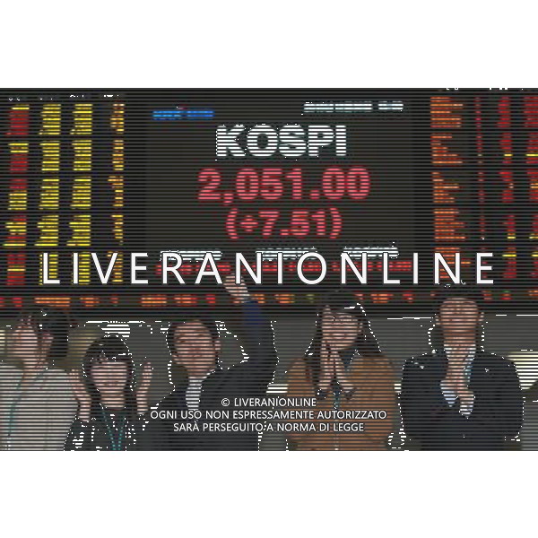(101230) -- SEOUL, Dec. 30, 2010 () -- The Korea Composite Stock Price Index (KOSPI) are displayed at the Korea Exchange in Seoul, South Korea on Dec. 30, 2010. The benchmark KOSPI gained 7.51 points to close at 2,051 on this year\'s final trading session on Dec. 30, the highest close since Nov. 6, 2007. (/Park Jin Hee) (cl) ©PHOTOSHOT/Agenzia Aldo Liverani Sas - ITALY ONLY - AGENTI, OPERATORI E INVESTITORI DELLA BORSA