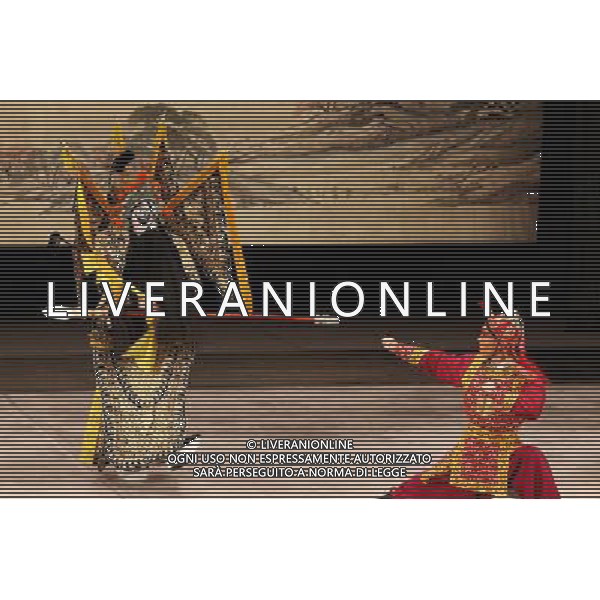 PECHINO, 4 gennaio 2011 () - Performers dell\'Opera di Pechino, Addio mia concubina a Pechino, capitale della Cina, 3 gennaio 2011. L\'opera racconta la morte di Xiang Yu, il sedicente \'Hegemon-re di Chu occidentale\' che ha combattuto per l\'unificazione della Cina Liu Bang, l\'eventuale fondatore della dinastia Han. AG. ALDO LIVERANI SAS ITALY ONLY 