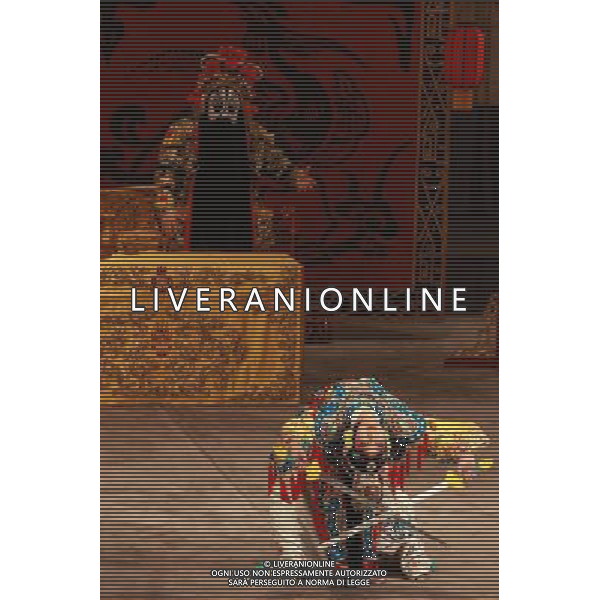 PECHINO, 4 gennaio 2011 () - Performers dell\'Opera di Pechino, Addio mia concubina a Pechino, capitale della Cina, 3 gennaio 2011. L\'opera racconta la morte di Xiang Yu, il sedicente \'Hegemon-re di Chu occidentale\' che ha combattuto per l\'unificazione della Cina Liu Bang, l\'eventuale fondatore della dinastia Han. AG. ALDO LIVERANI SAS ITALY ONLY 