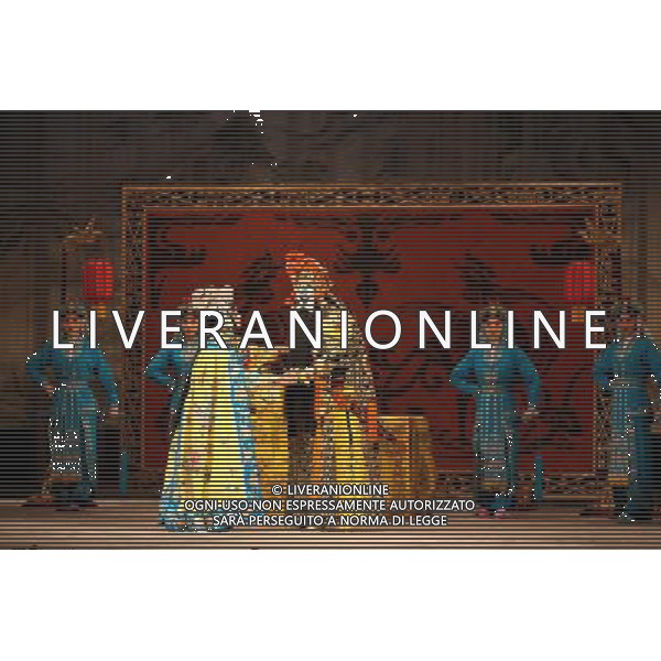 PECHINO, 4 gennaio 2011 () - Performers dell\'Opera di Pechino, Addio mia concubina a Pechino, capitale della Cina, 3 gennaio 2011. L\'opera racconta la morte di Xiang Yu, il sedicente \'Hegemon-re di Chu occidentale\' che ha combattuto per l\'unificazione della Cina Liu Bang, l\'eventuale fondatore della dinastia Han. AG. ALDO LIVERANI SAS ITALY ONLY 
